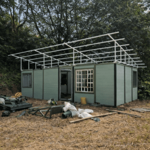 Sistema constructivo sostenible tipo lámina machihembrada en plástico reciclado
