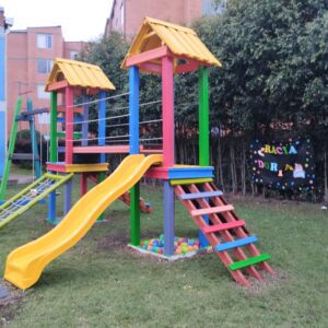 Parque Infantil en Madera Plástica