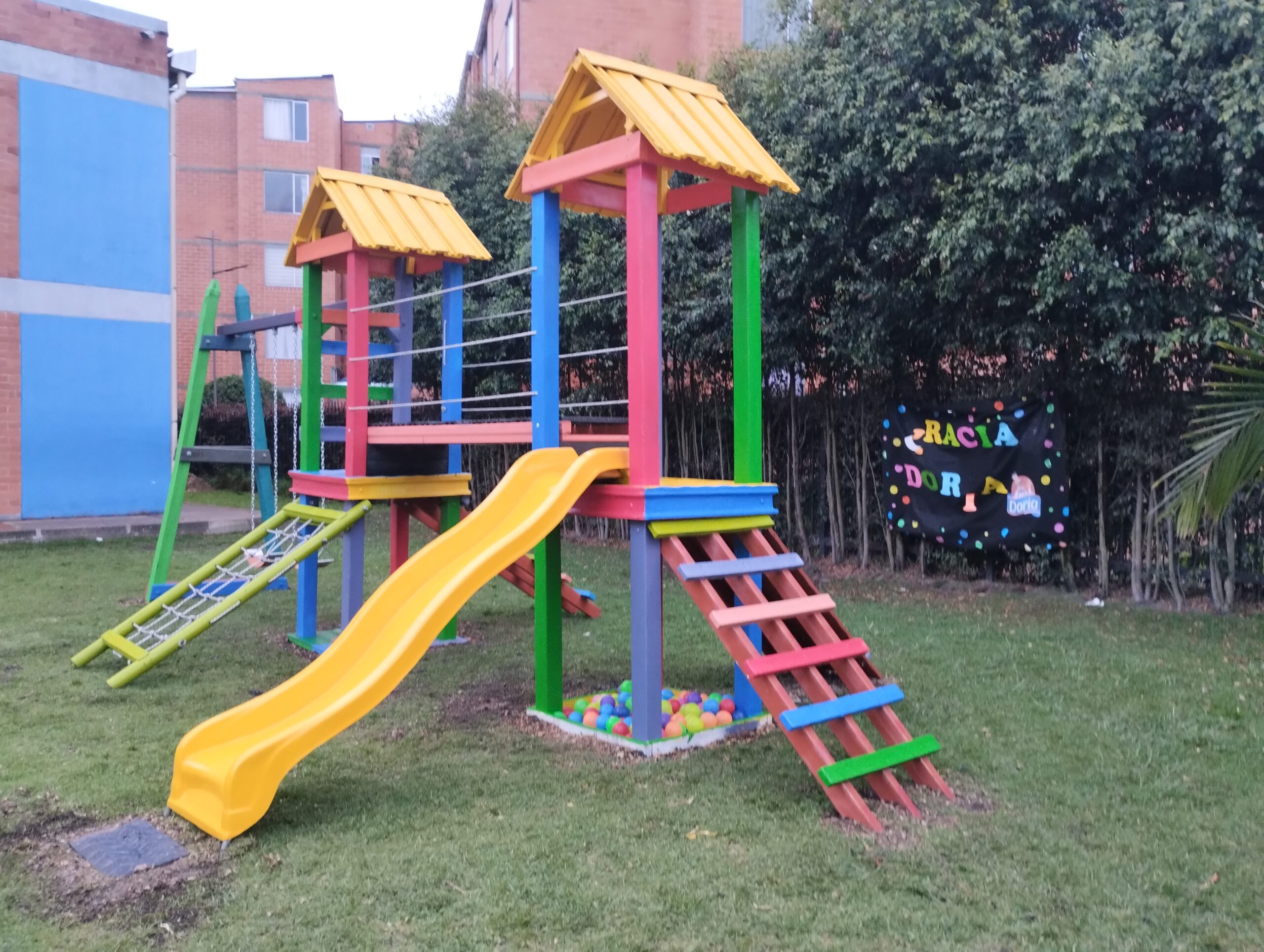 Parque Infantil en Madera Plástica